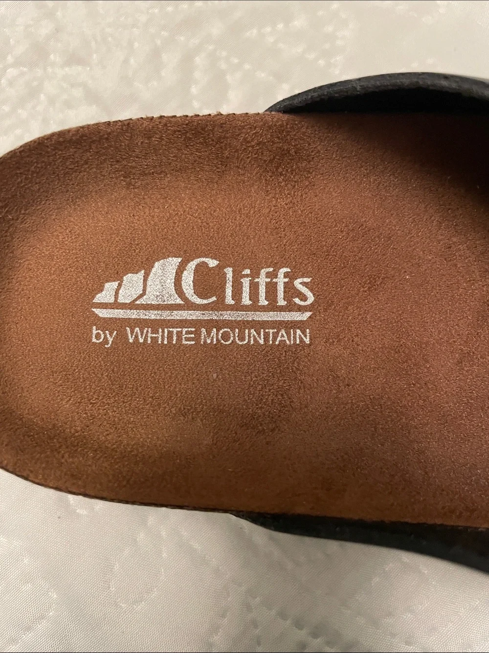 NWT CLIFFS By White Mountain AVATAR Size 9 Flat Sandals